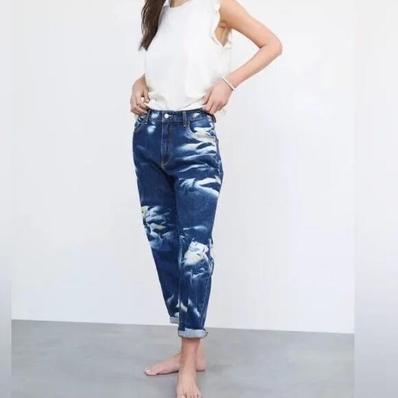 Anthropologie Denim - Anthropologie Pilcro Barrel Boyfriend Jeans SIZE 28 Baggy Mom Bleach Dyed